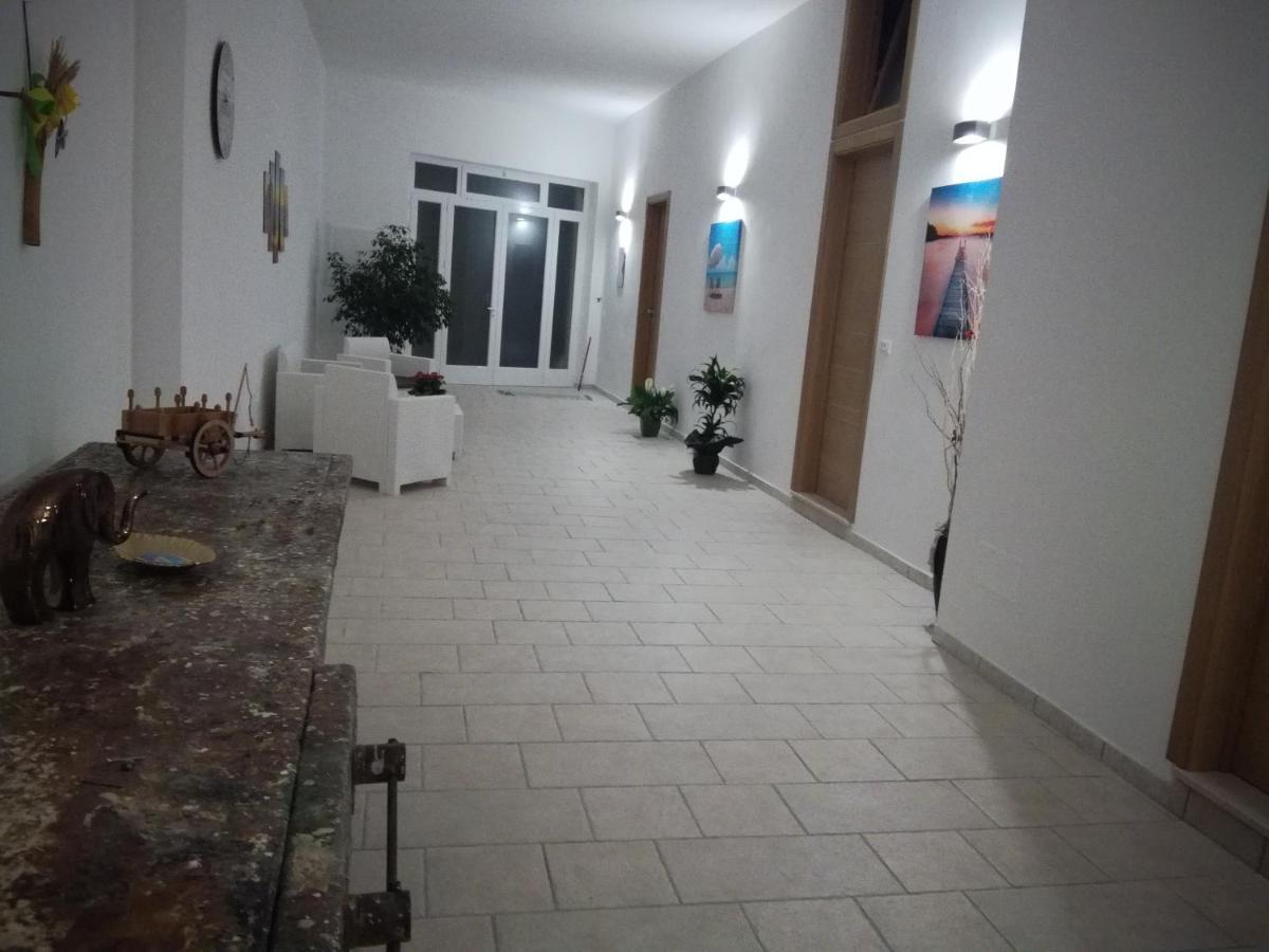 Carpentry Bed & Breakfast Uggiano La Chiesa Bagian luar foto