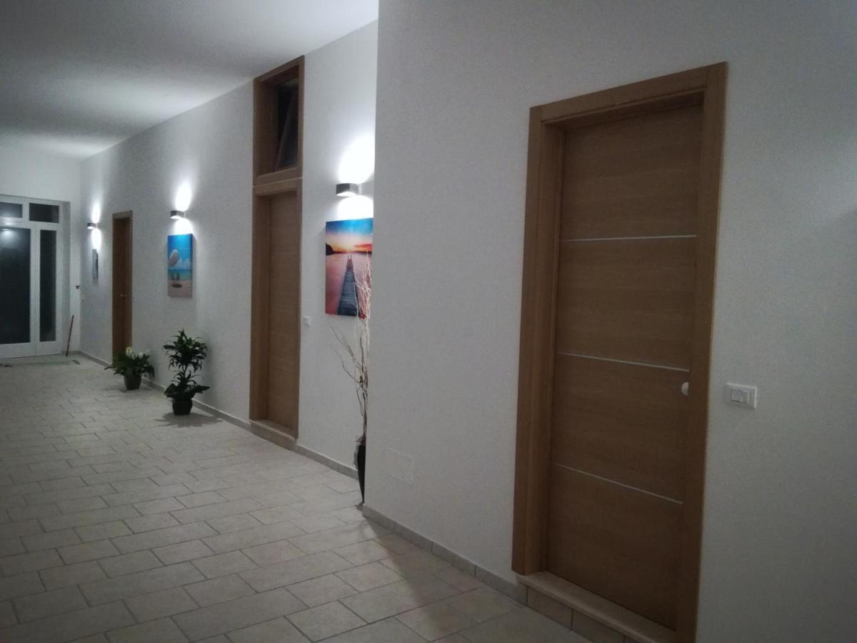 Carpentry Bed & Breakfast Uggiano La Chiesa Bagian luar foto